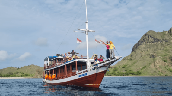 Sightseeing Packages Labuan Bajo 2d1n Using Open Deck Wooden Ship With Affordable Prices In Komodo, Labuan Bajo, West Manggarai.