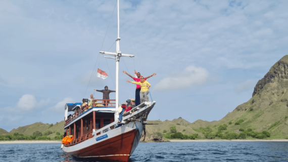 Tours Packages Padar Island 3 Days 2 Nights Using Phinisi Ship With Economical Prices In Komodo, Labuan Bajo, West Manggarai.