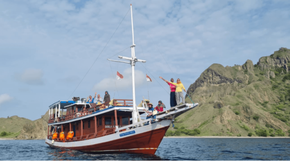 Recreation Packages Kelor Island Full Day Trip Using Fastboat With Economical Prices In Komodo, Labuan Bajo, West Manggarai.