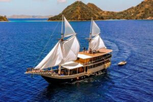Labuan Bajo: Destinasi Wisata Impian dengan Pengalaman Unik Naik Kapal dari Bali